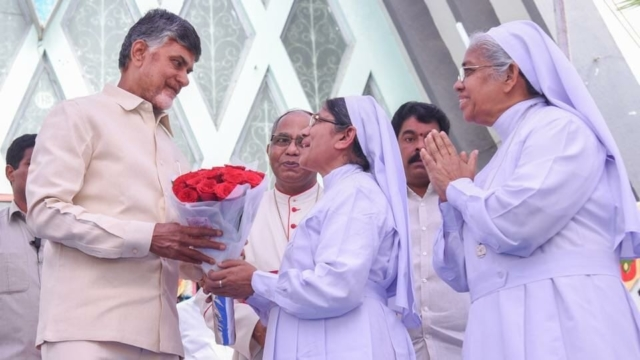 Chief Minister visits St. Ann's Hospital